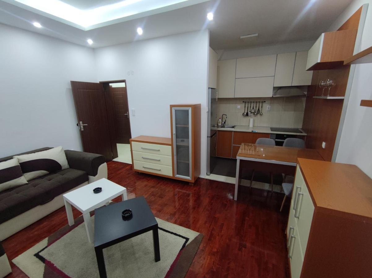 Nis Apartment Extérieur photo