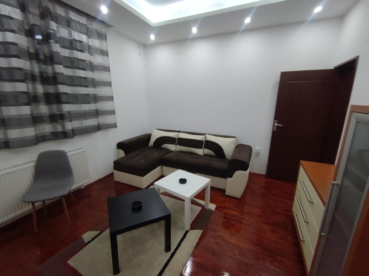 Nis Apartment Extérieur photo